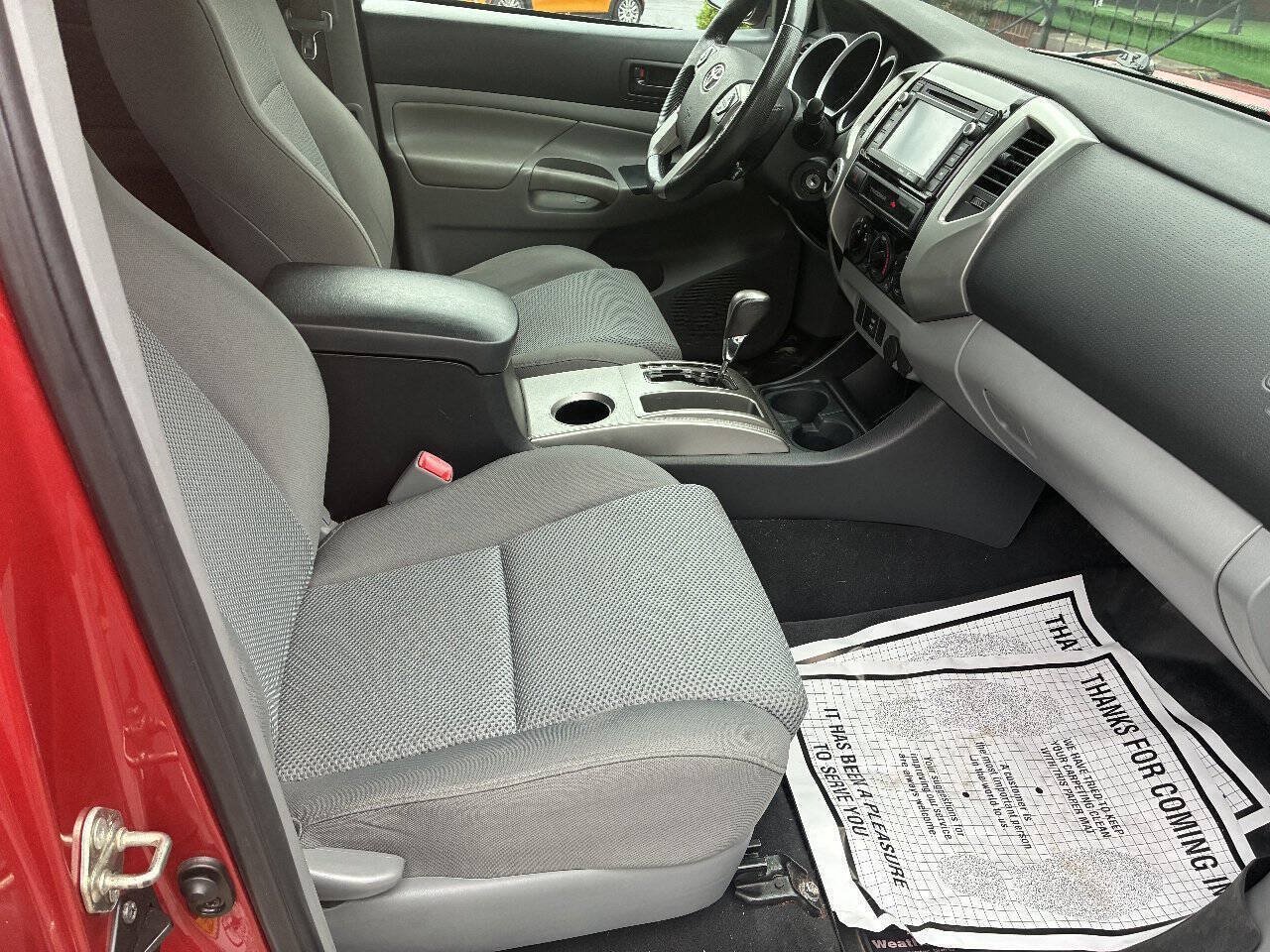 Used 2015 Toyota Tacoma 4x4 Access Cab V6 w/ TRD Sport Package image 8
