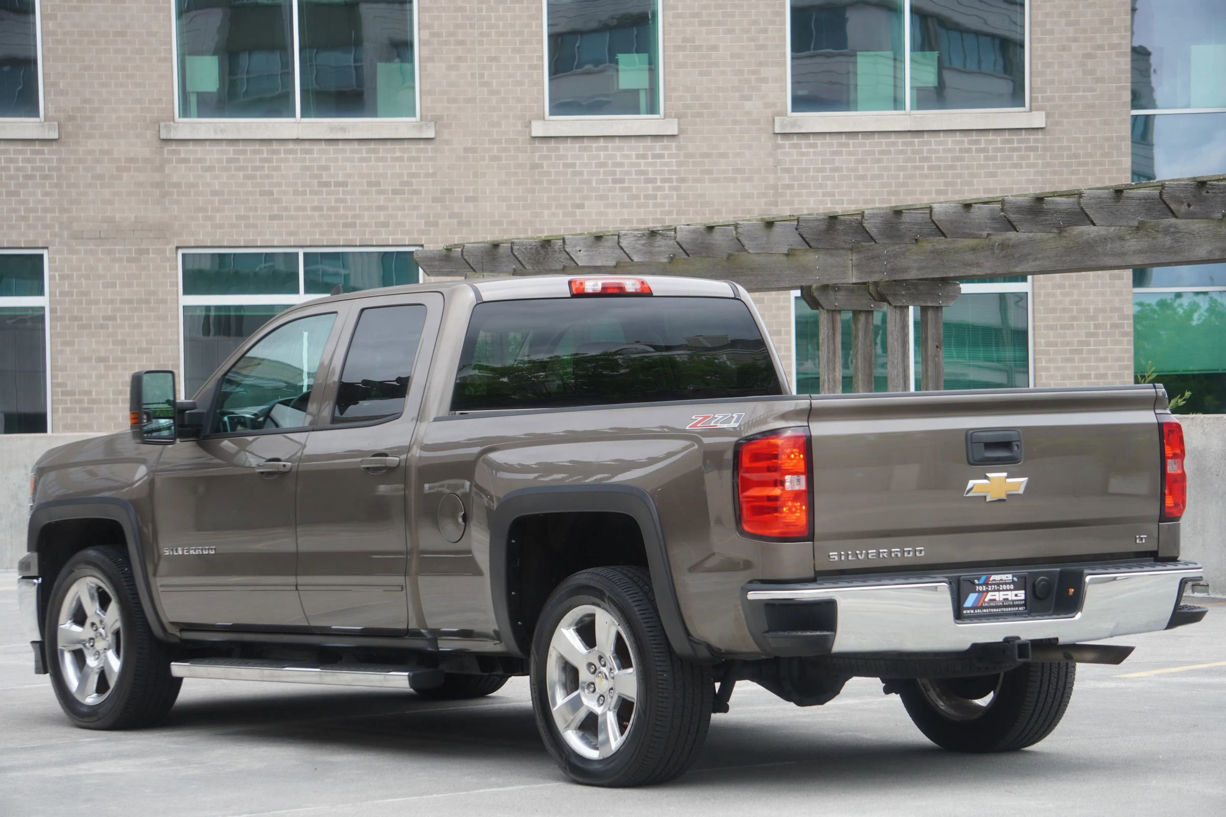 Used 2015 Chevrolet Silverado 1500 LT w/ LT Convenience Package AWD/4WD image 9