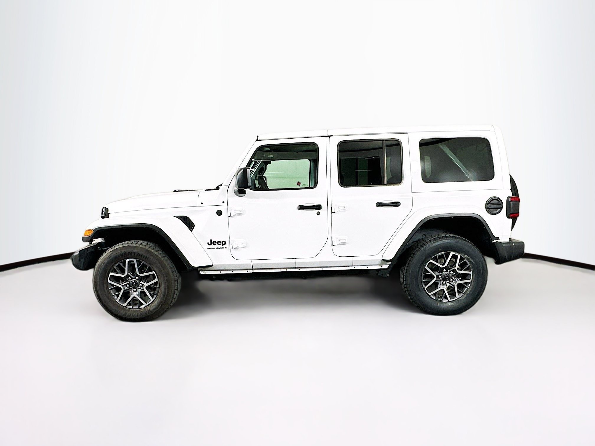 Used 2025 Jeep Wrangler Unlimited Sahara AWD/4WD image 4