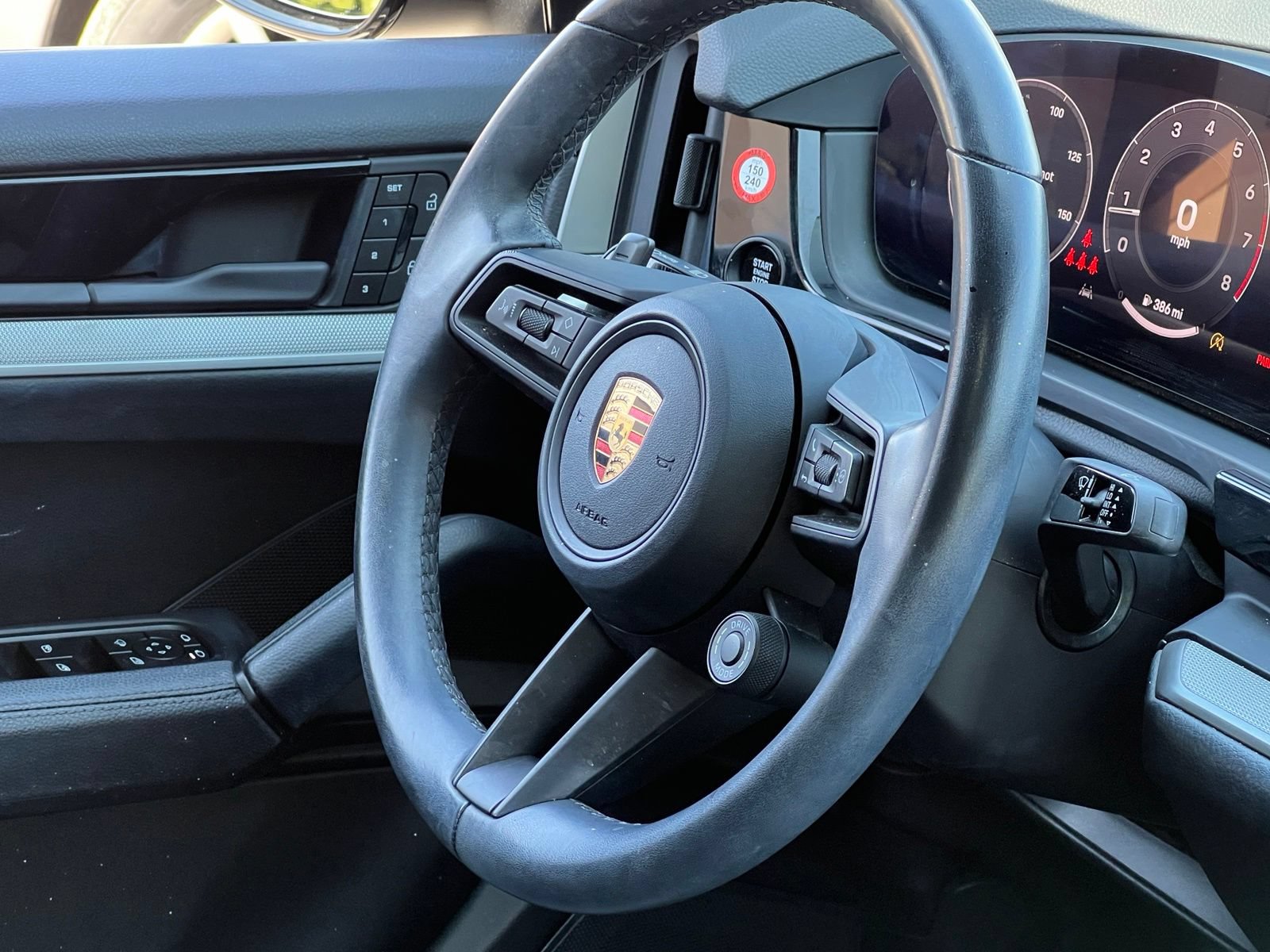 Certified 2024 Porsche Cayenne Coupe AWD/4WD image 21