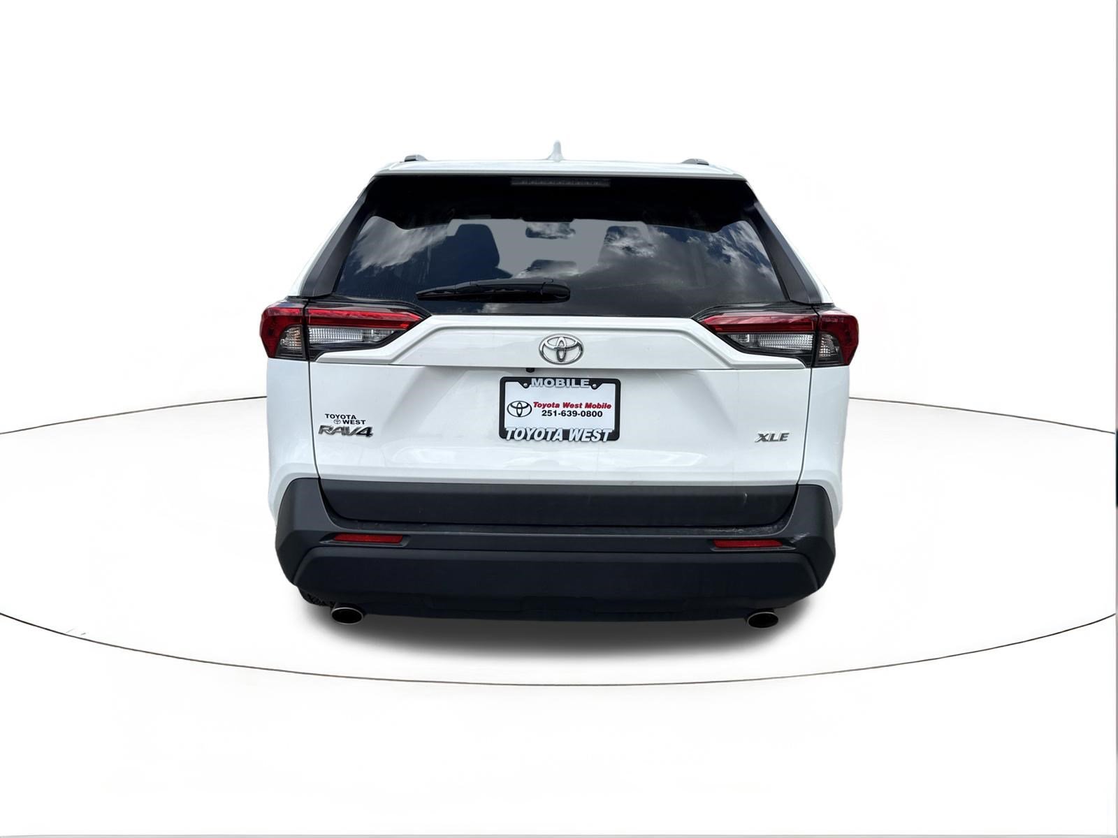 Used 2024 Toyota RAV4 XLE FWD image 4