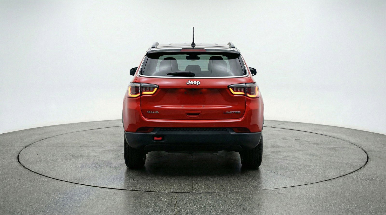 Used 2025 Jeep Compass Trailhawk image 7