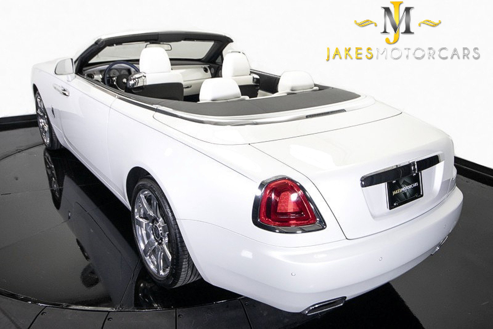 Used 2017 Rolls-Royce Dawn image 9