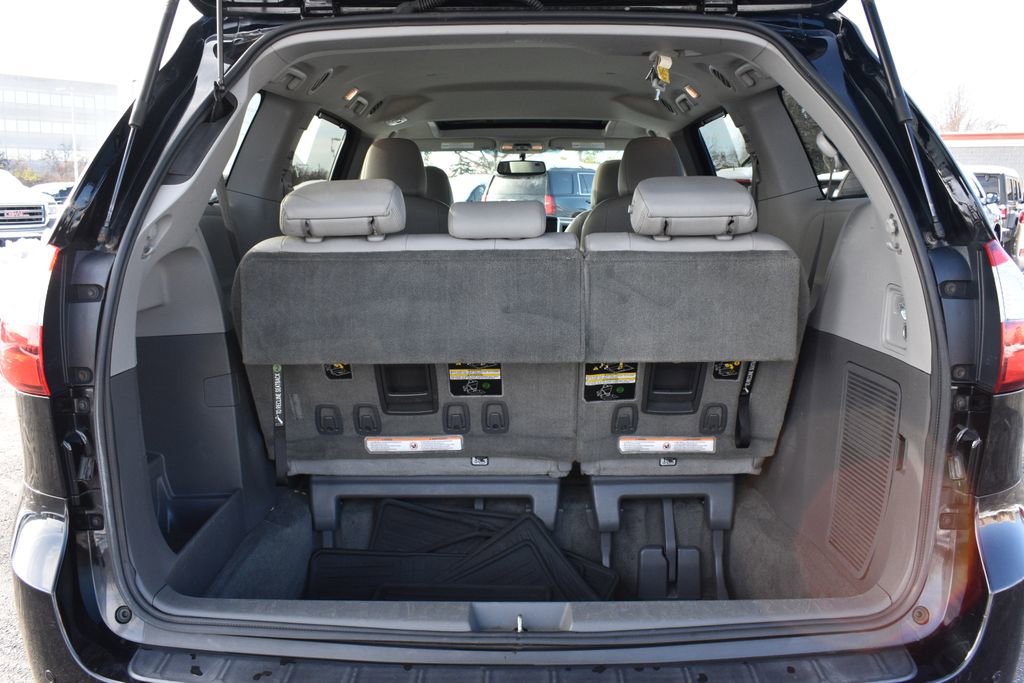 Used 2016 Toyota Sienna XLE image 26