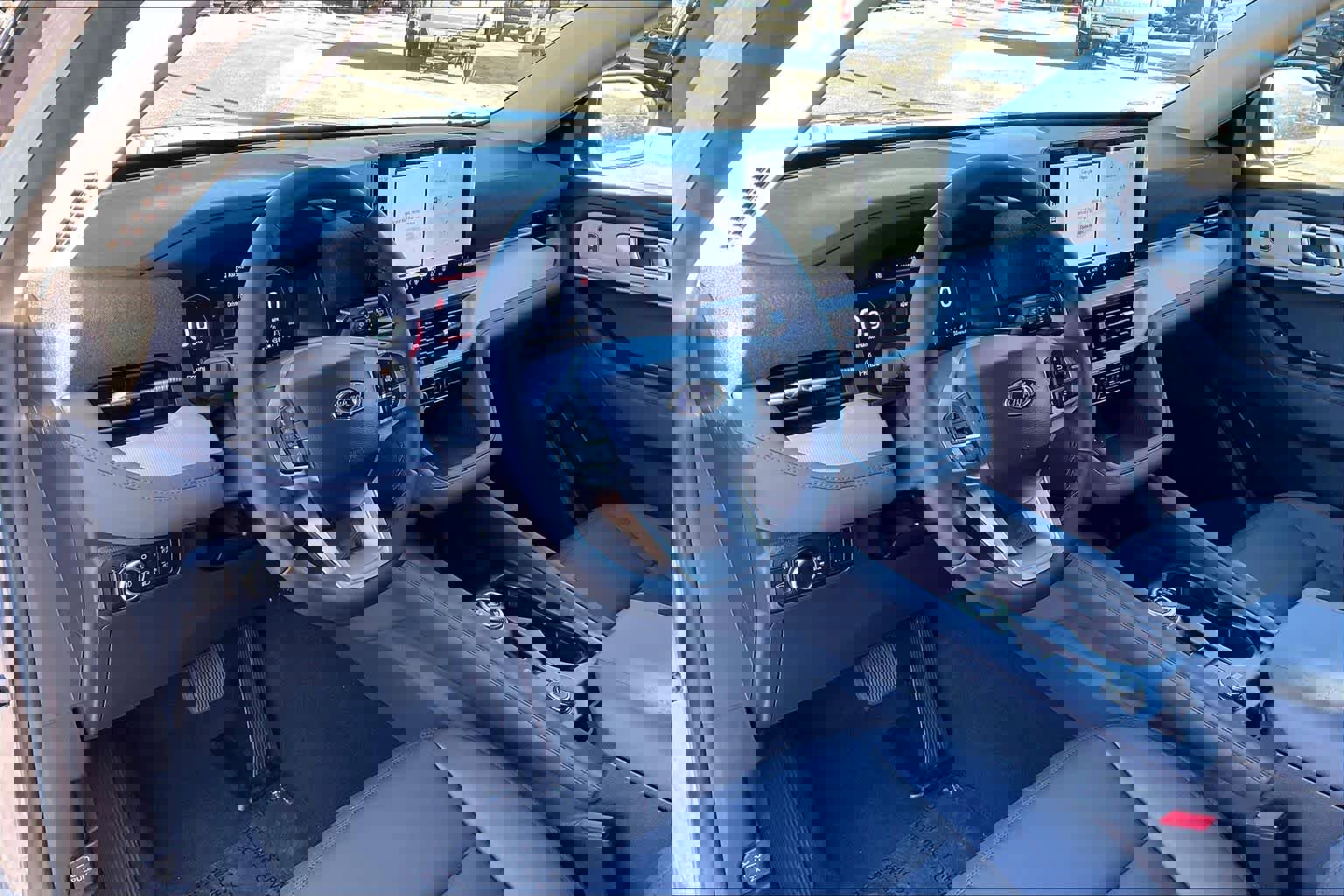 New 2026 Ford Explorer Active w/ Active Comfort Package image 8