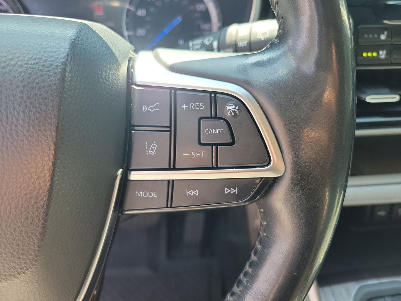Used 2021 Toyota Highlander Platinum FWD image 22