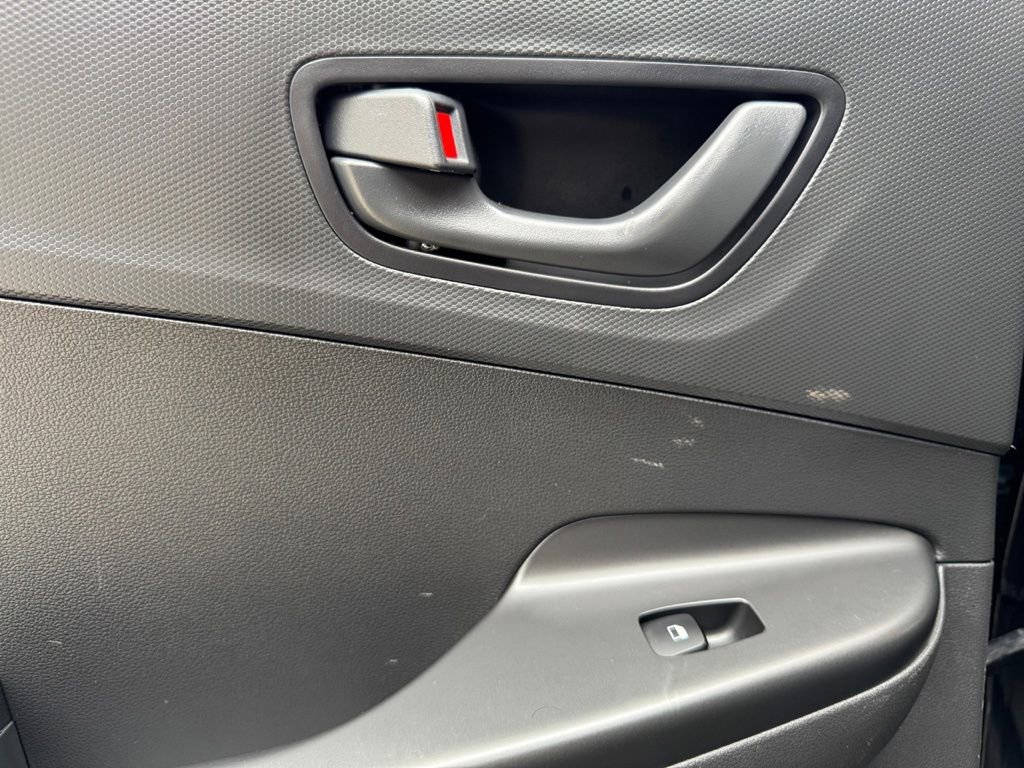 Certified 2023 Hyundai Kona SEL AWD/4WD image 17