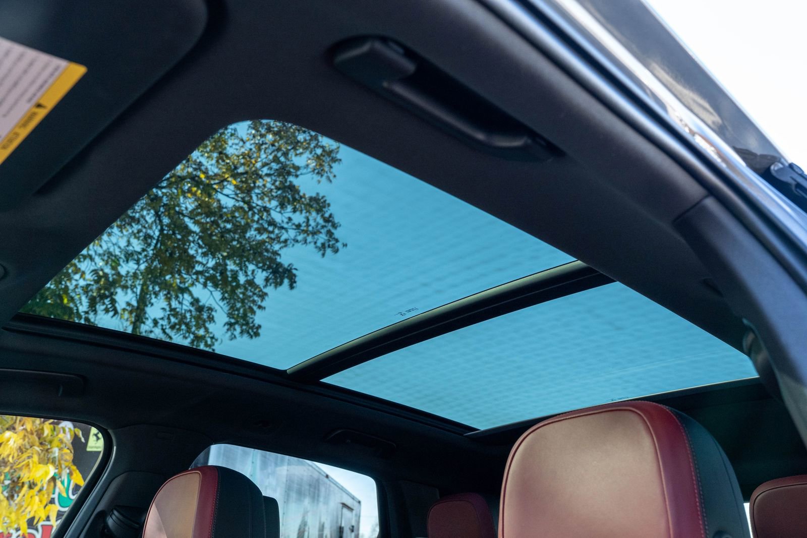 Certified 2025 Porsche Cayenne image 31