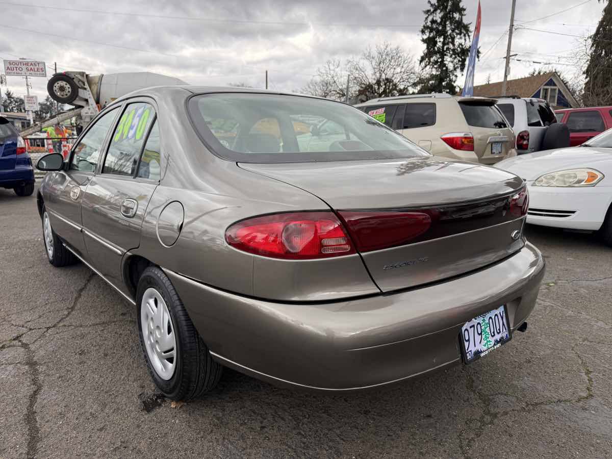 Used 2002 Ford Escort Sedan image 7