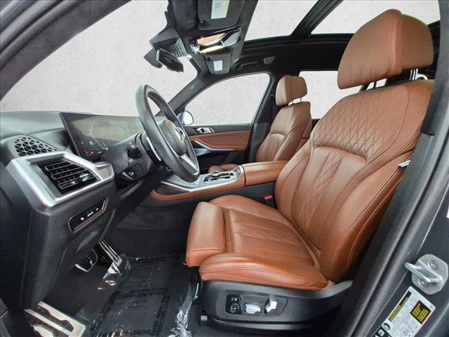 Used 2025 BMW X7 M60i AWD/4WD image 17