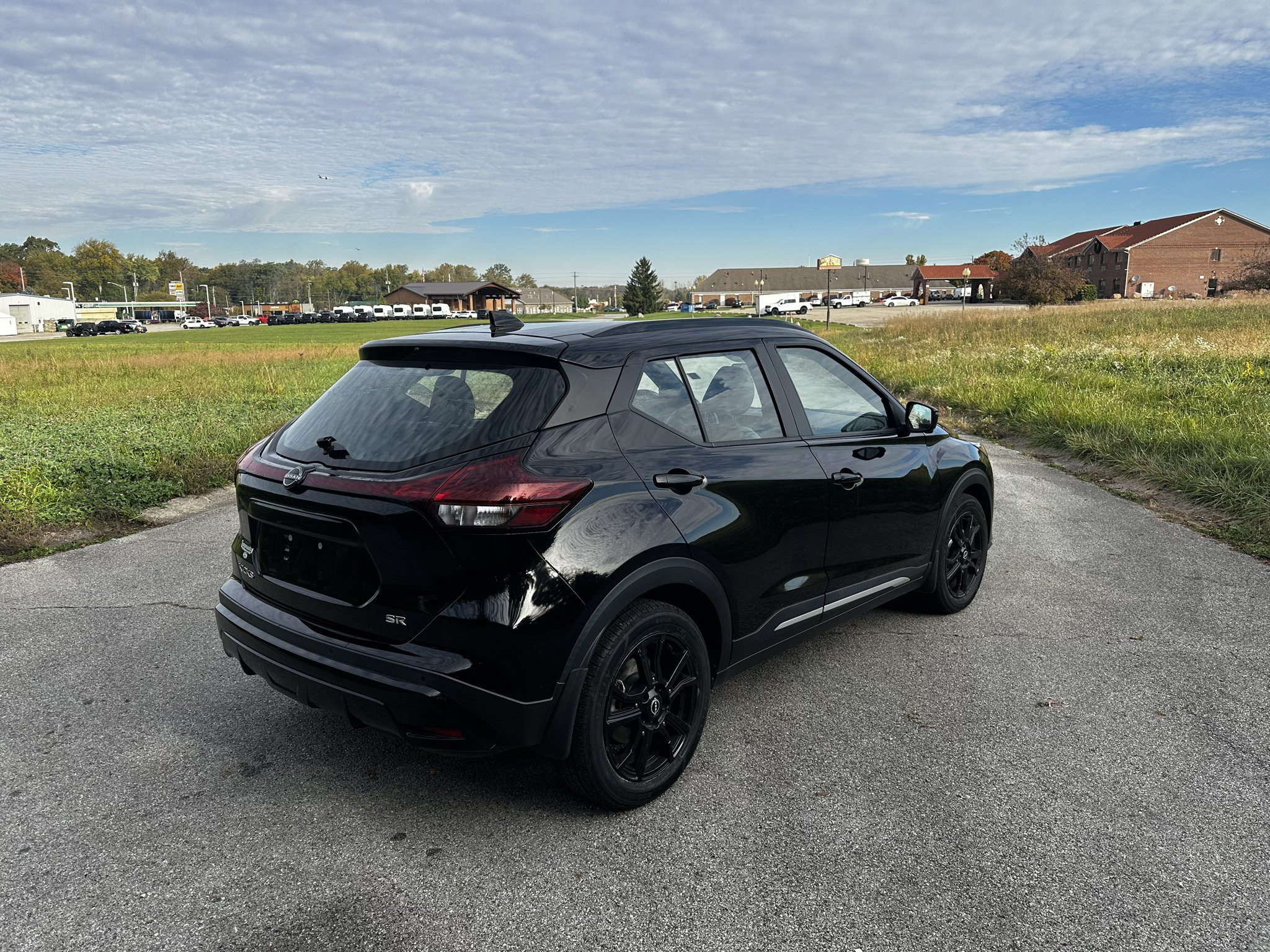 Used 2023 Nissan Kicks SR w/ SR Premium Package FWD image 8