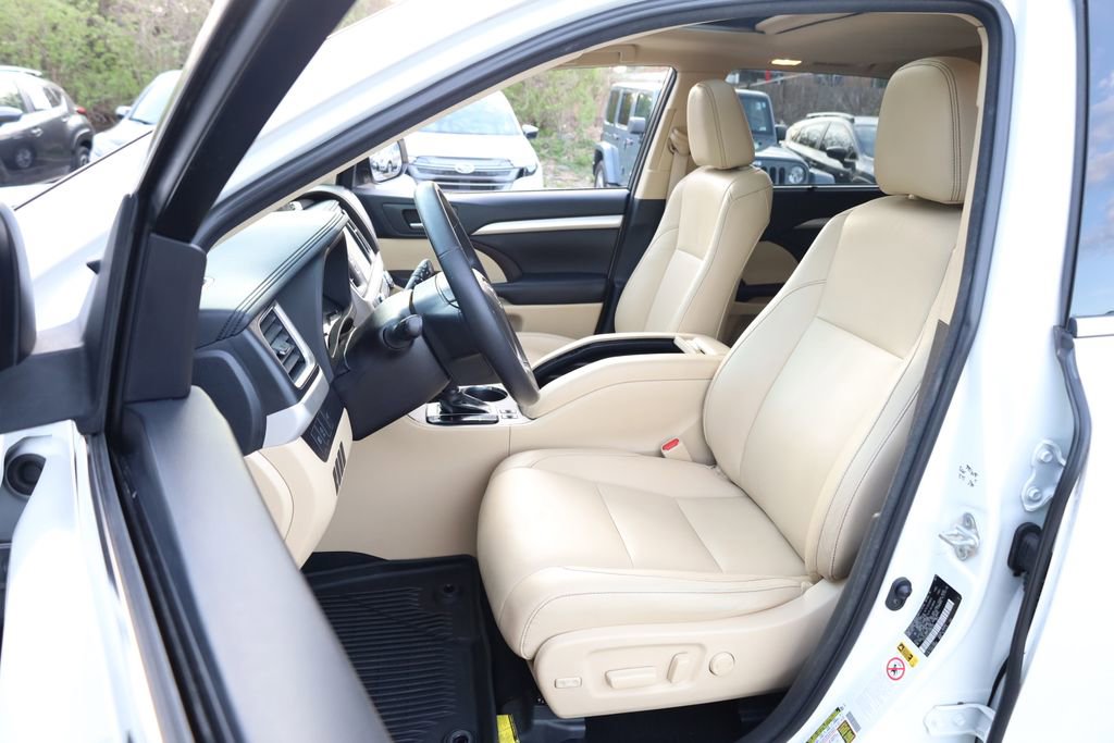 Used 2018 Toyota Highlander XLE image 10