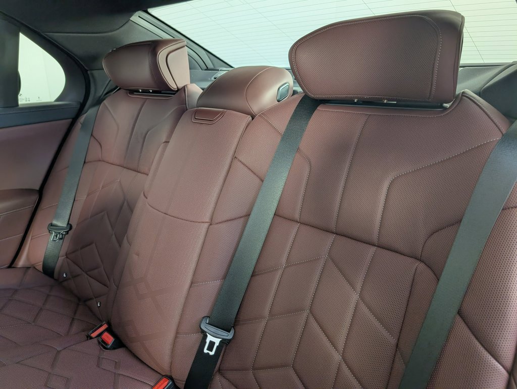 New 2026 BMW i7 xDrive60 w/ Premium Package image 15