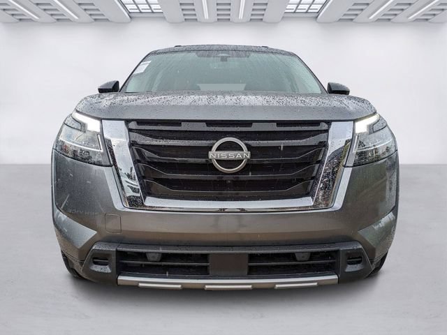 Used 2024 Nissan Pathfinder Platinum FWD image 2
