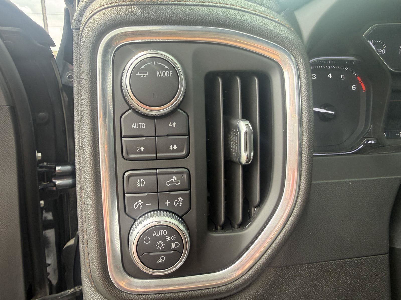 Used 2021 GMC Sierra 1500 AT4 w/ AT4 Preferred Package AWD/4WD image 14