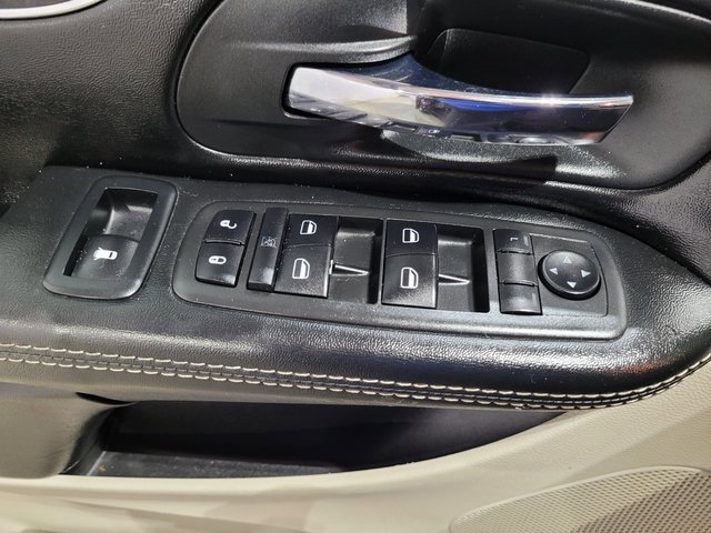 Used 2019 Dodge Grand Caravan SXT image 40