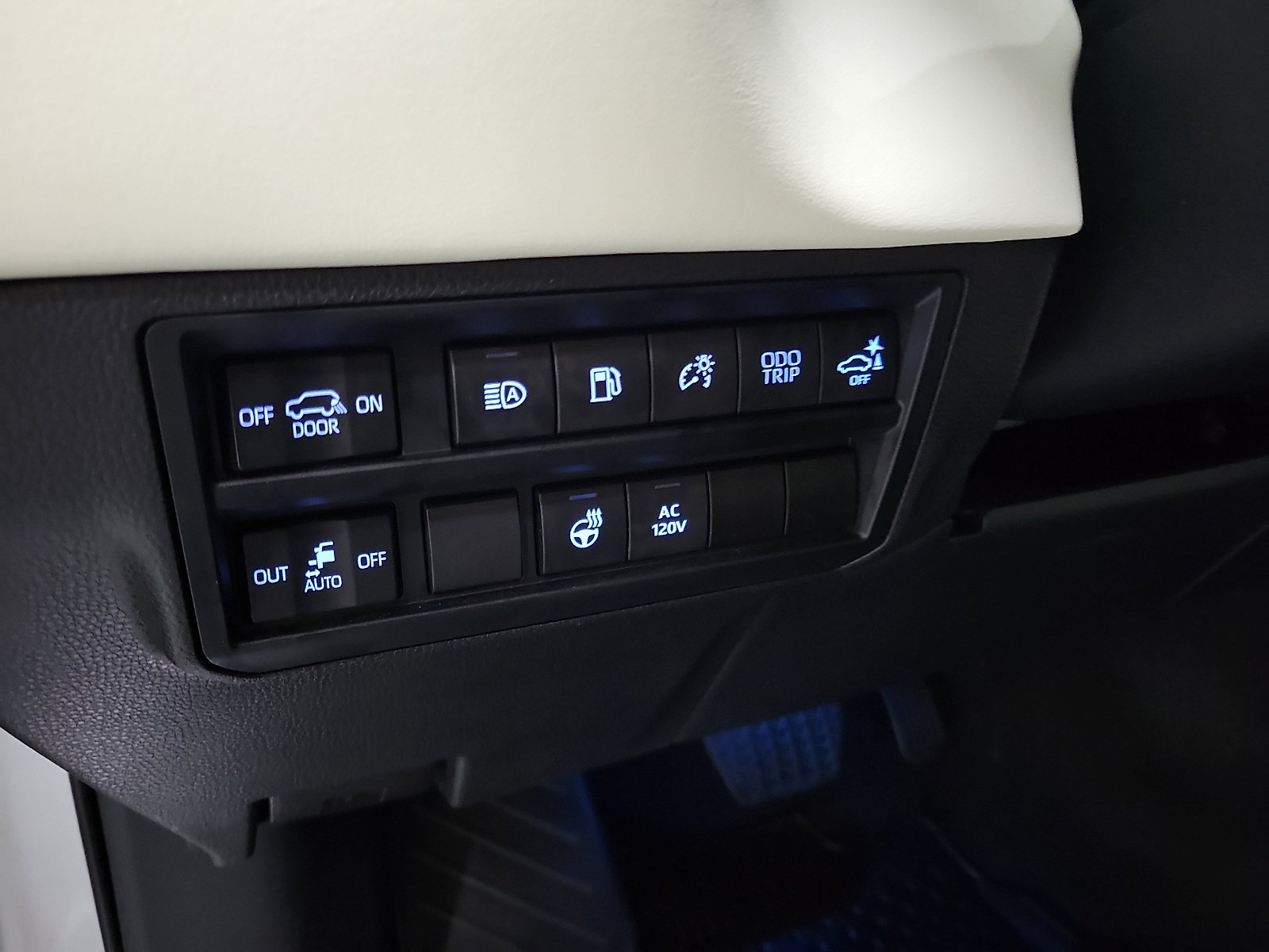 Certified 2023 Toyota Sequoia Capstone AWD/4WD image 14