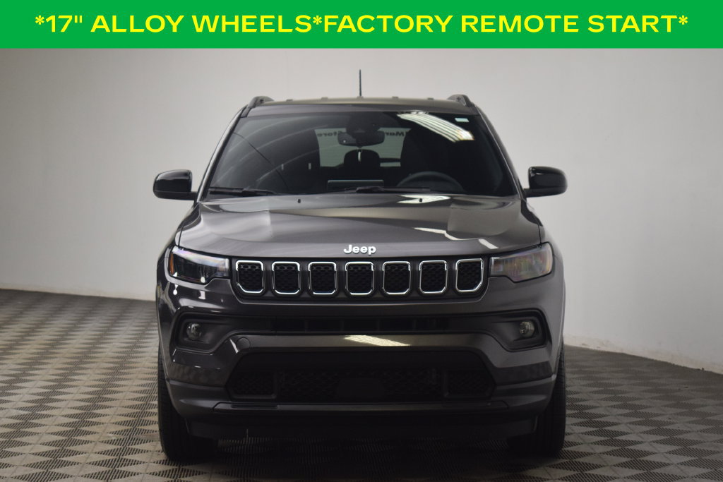 Used 2023 Jeep Compass Latitude w/ Convenience Group AWD/4WD image 2