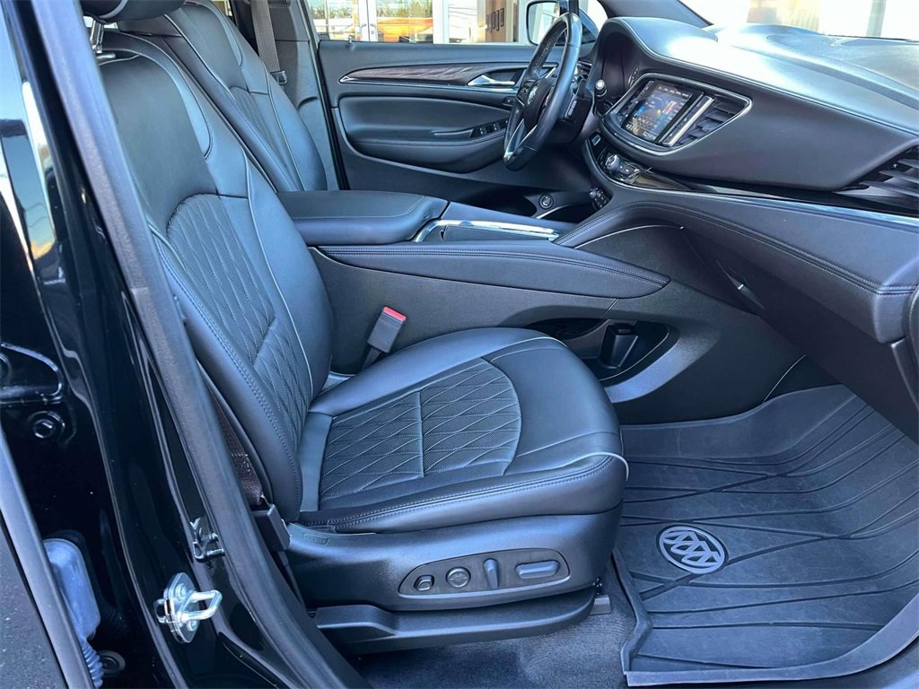 Used 2023 Buick Enclave Avenir w/ Avenir Technology Package image 21