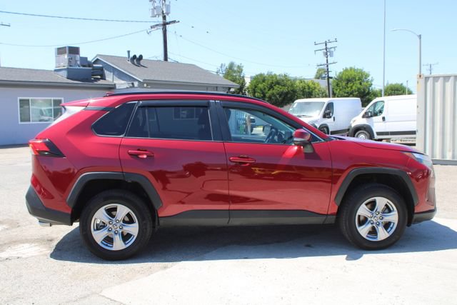 Used 2022 Toyota RAV4 XLE FWD image 3