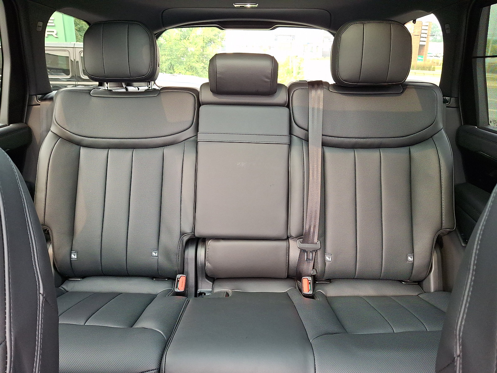 New 2026 Land Rover Range Rover Long Wheelbase SE AWD/4WD image 16