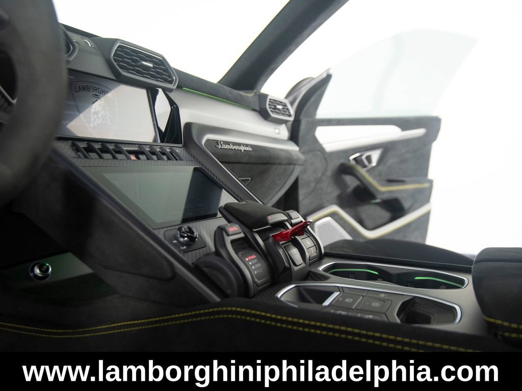 Used 2024 Lamborghini Urus Performante AWD/4WD image 27