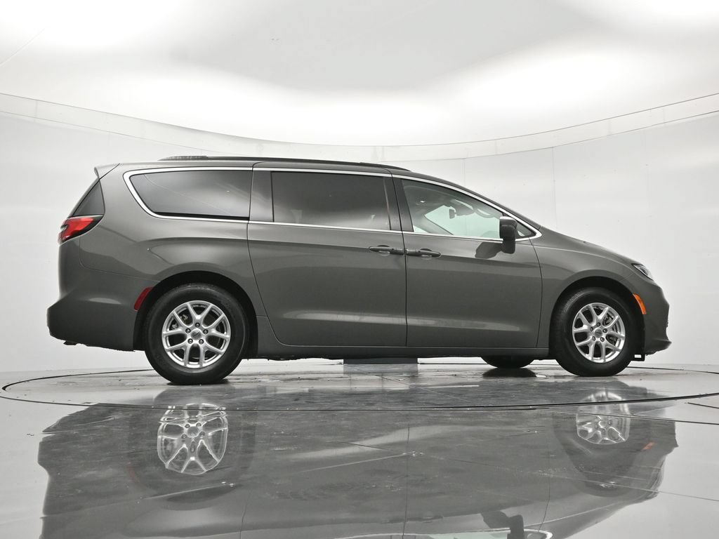 Used 2022 Chrysler Pacifica Touring-L FWD image 39
