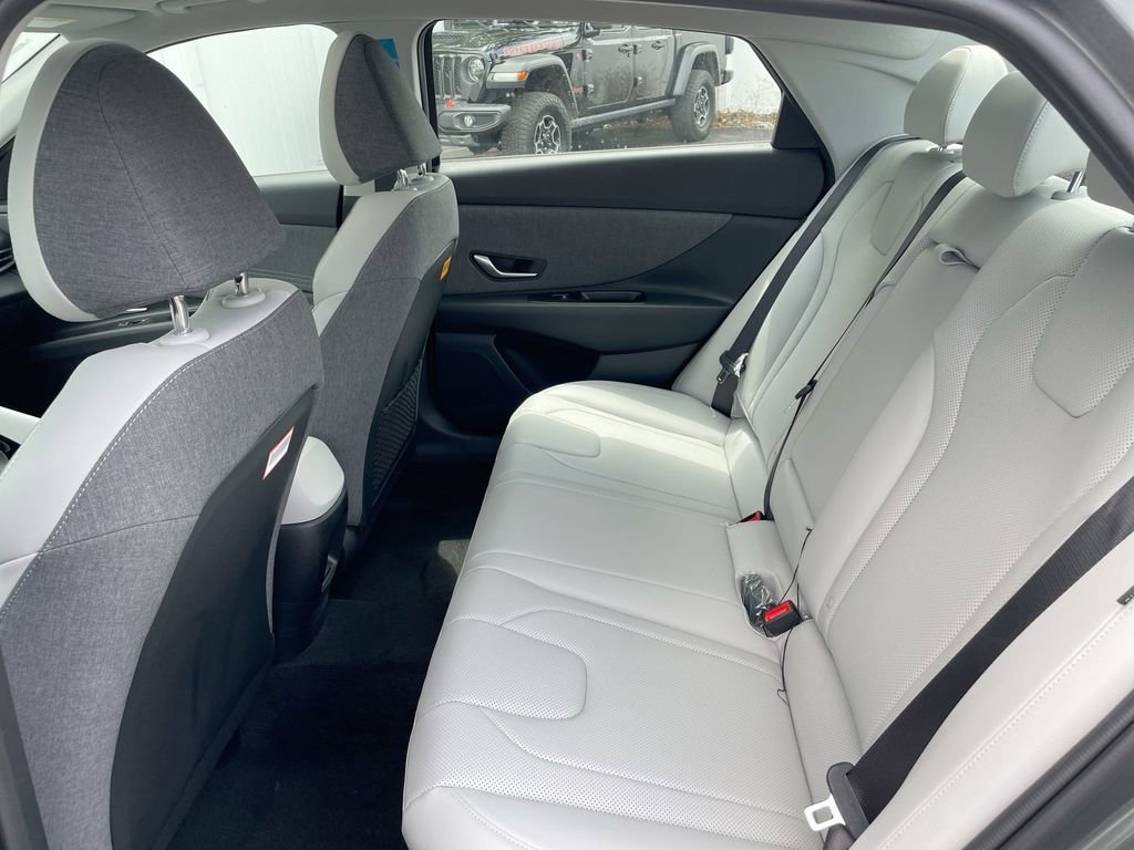 New 2025 Hyundai Elantra Limited image 48