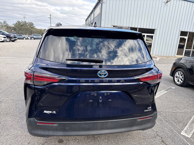 Used 2021 Toyota Sienna LE image 8