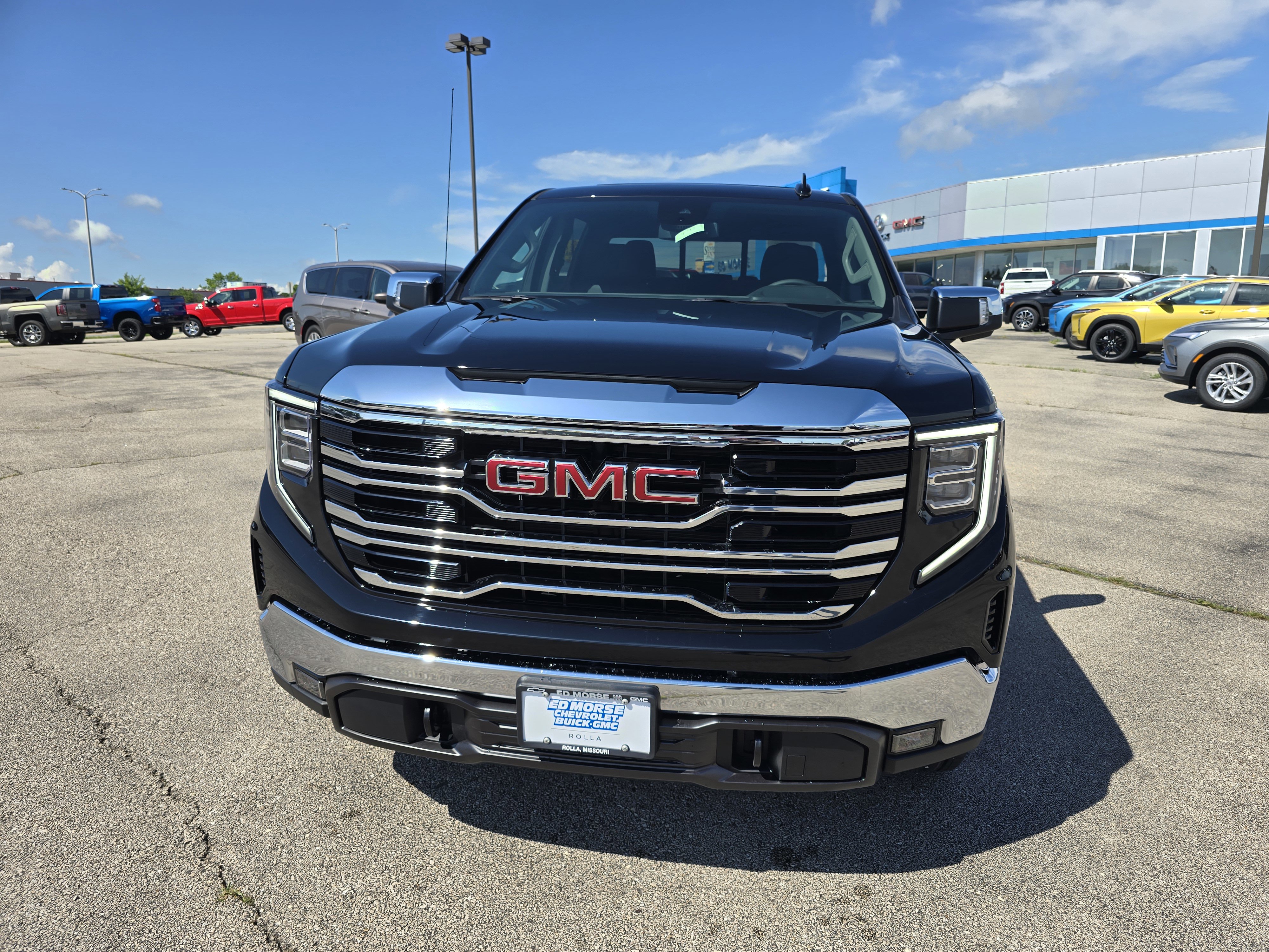 New 2025 GMC Sierra 1500 SLT w/ SLT Convenience Package image 8