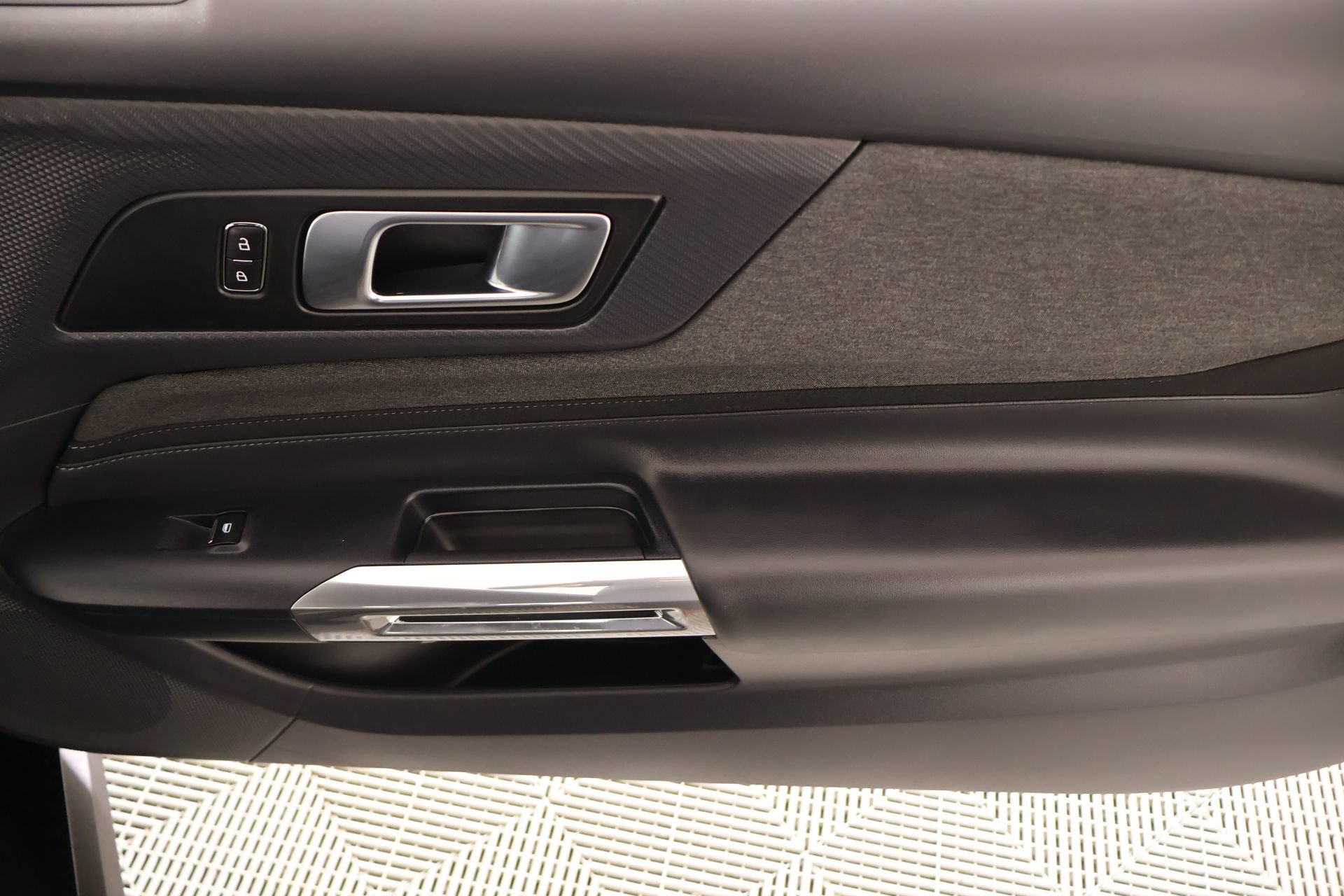 Used 2025 Ford Mustang Coupe RWD image 15