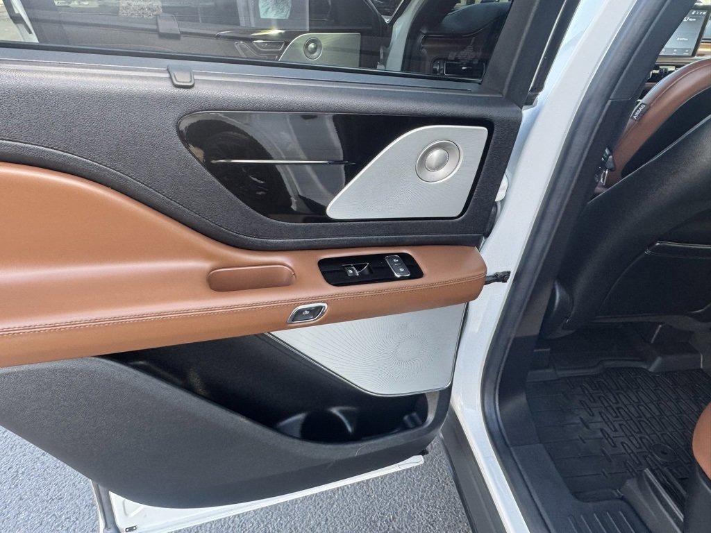 Used 2023 Lincoln Aviator Reserve w/ Equipment Group 201A image 26