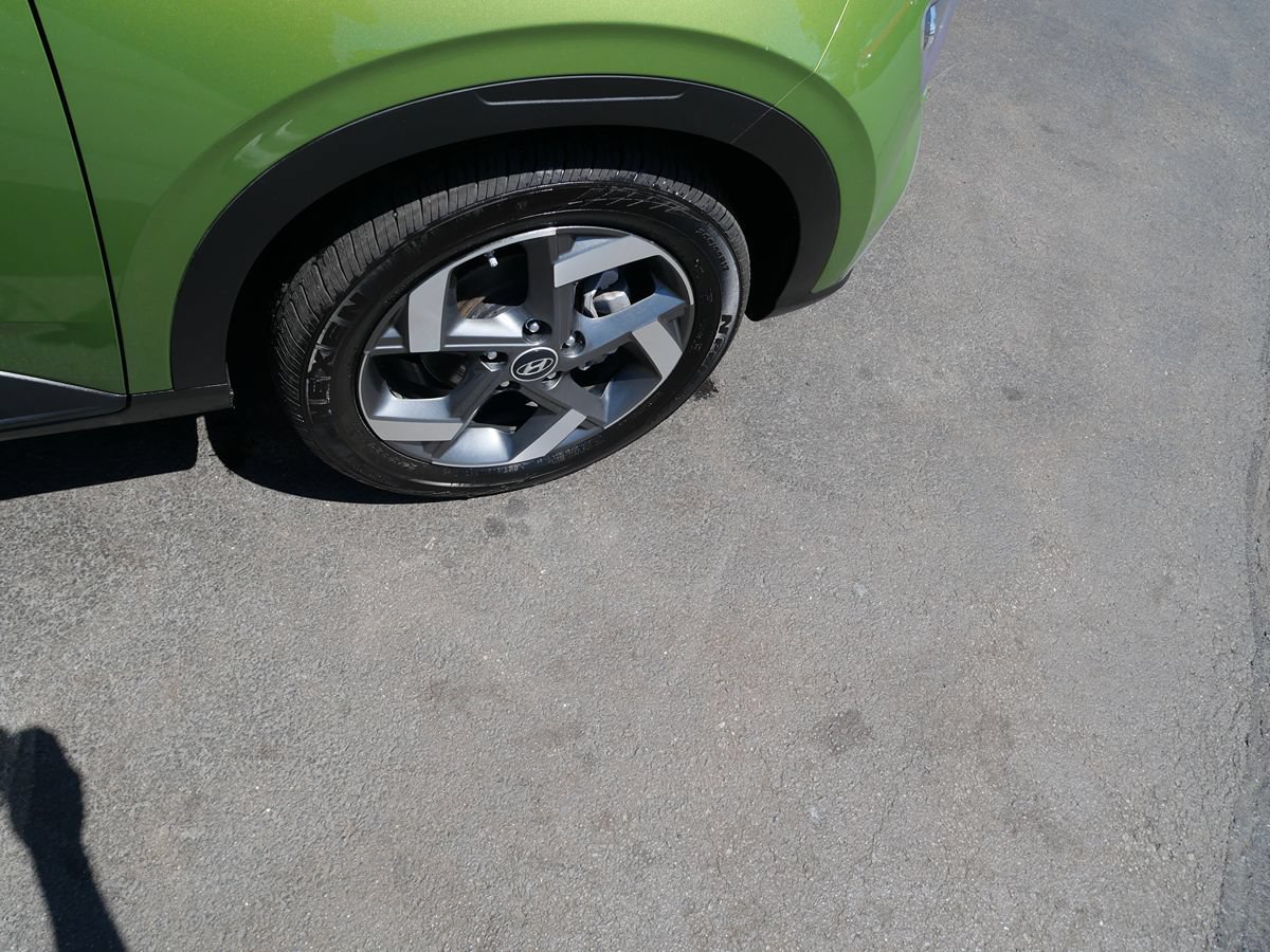 Used 2024 Hyundai Venue SEL FWD image 33
