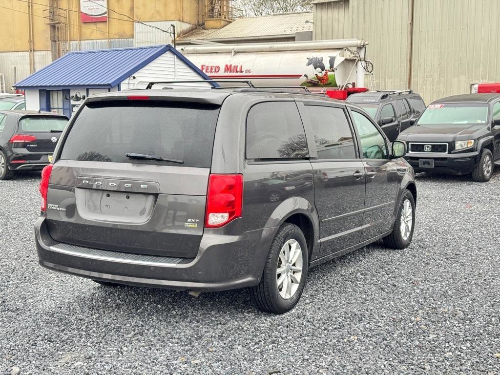 Used 2016 Dodge Grand Caravan SXT image 4