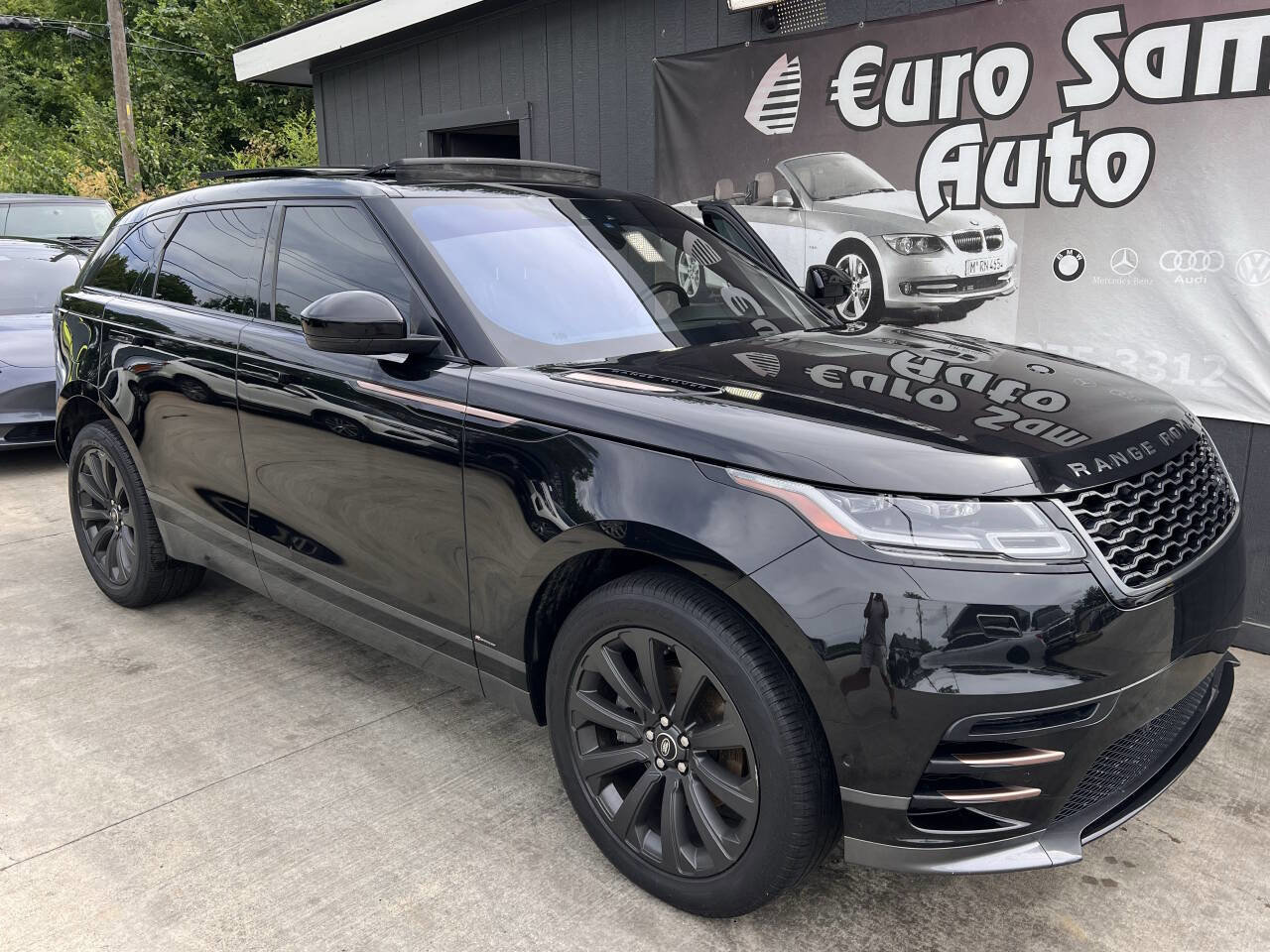 Used 2018 Land Rover Range Rover Velar R-Dynamic SE image 11