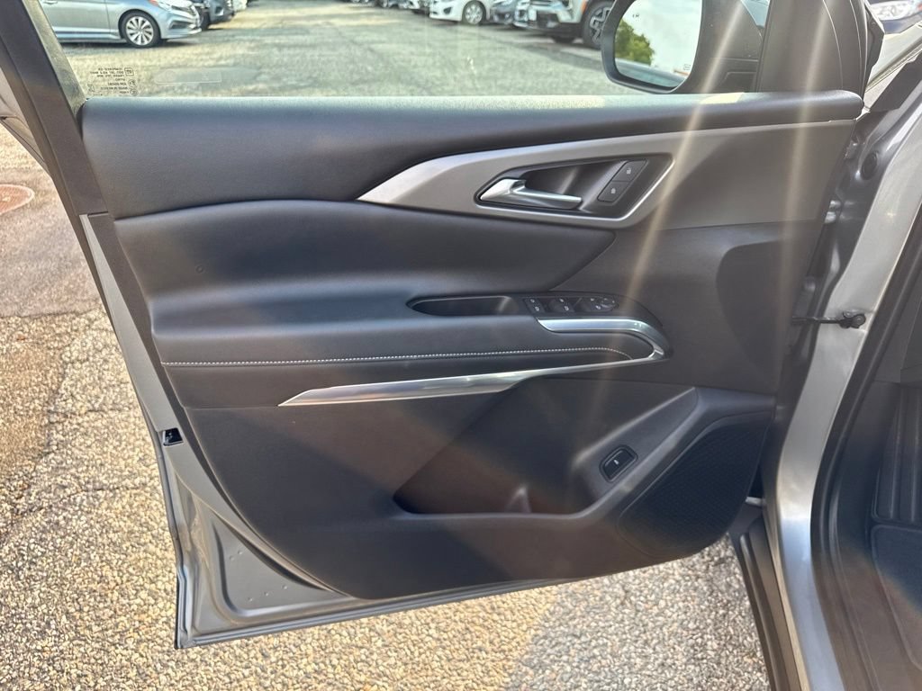 Used 2024 Chevrolet Traverse LT w/ LPO, Floor Liner Package FWD image 44