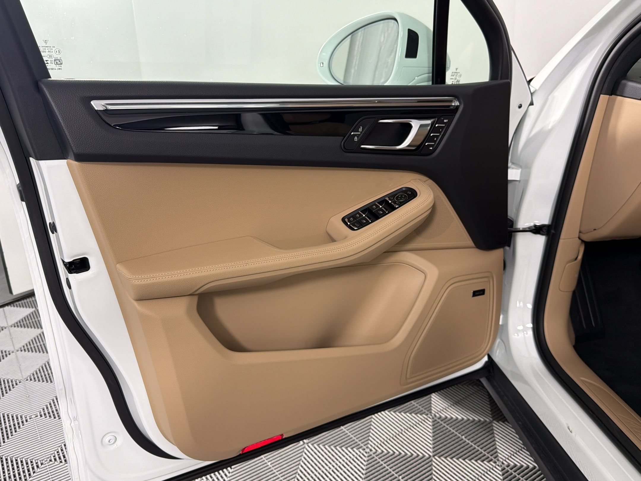 New 2026 Porsche Macan AWD/4WD image 27