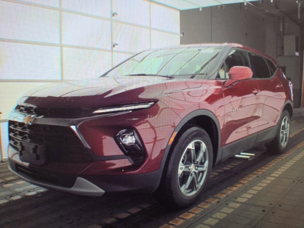 Used 2025 Chevrolet Blazer LT image 2