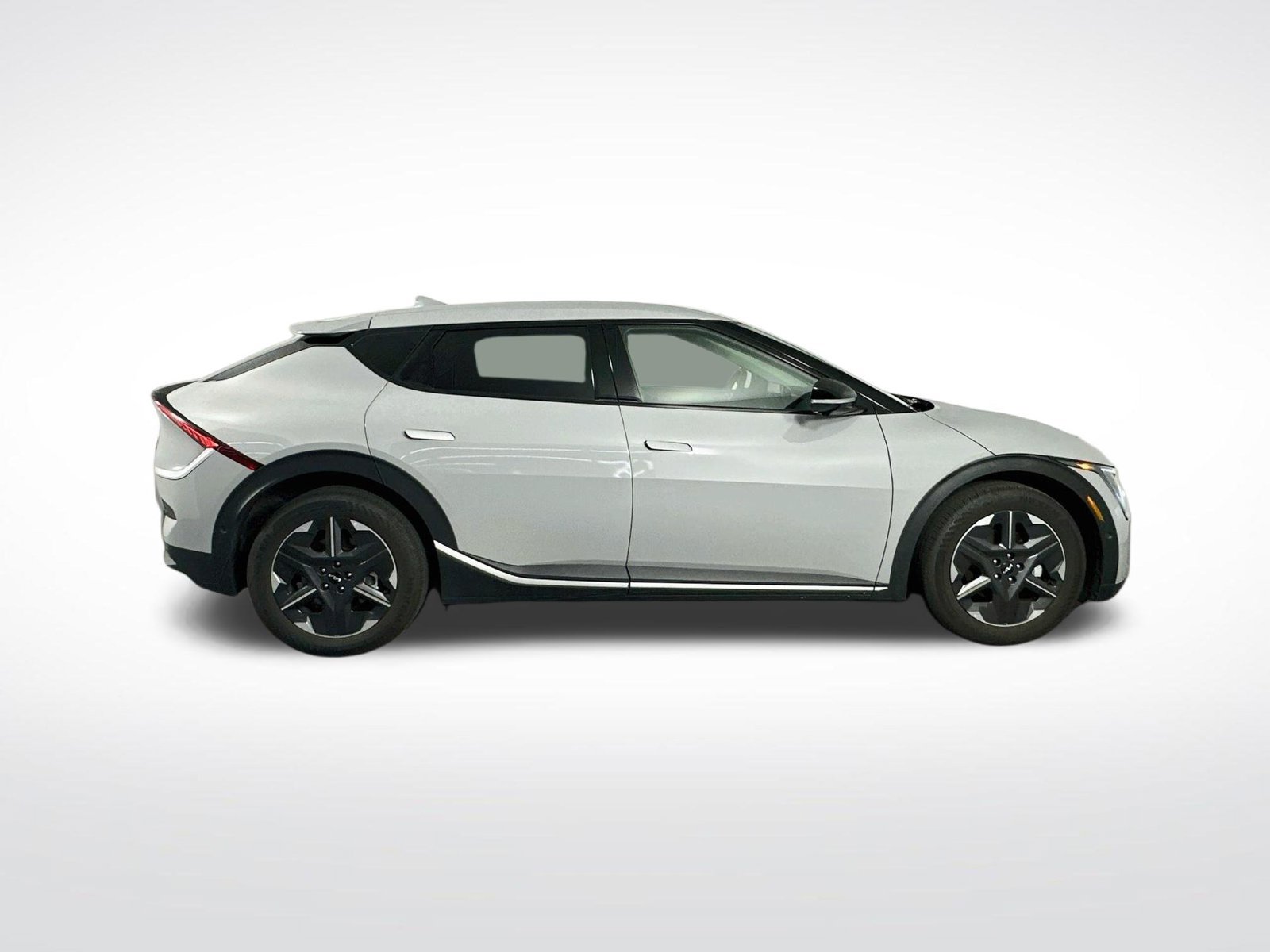 Used 2025 Kia EV6 Light w/ Light LR Technology Package RWD image 9