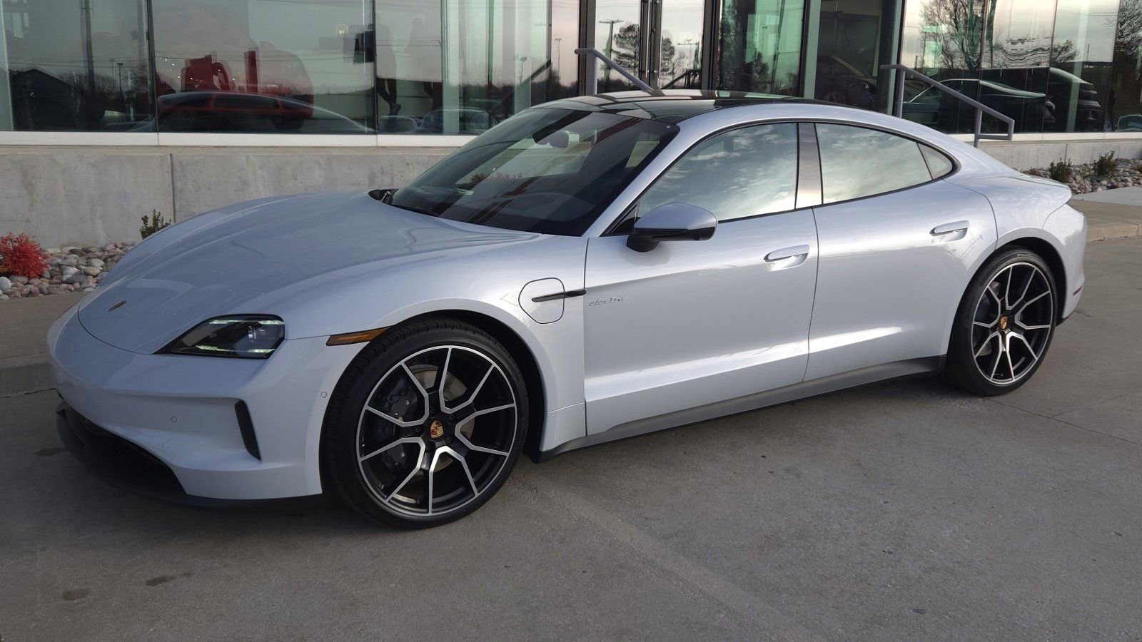 New 2025 Porsche Taycan image 1