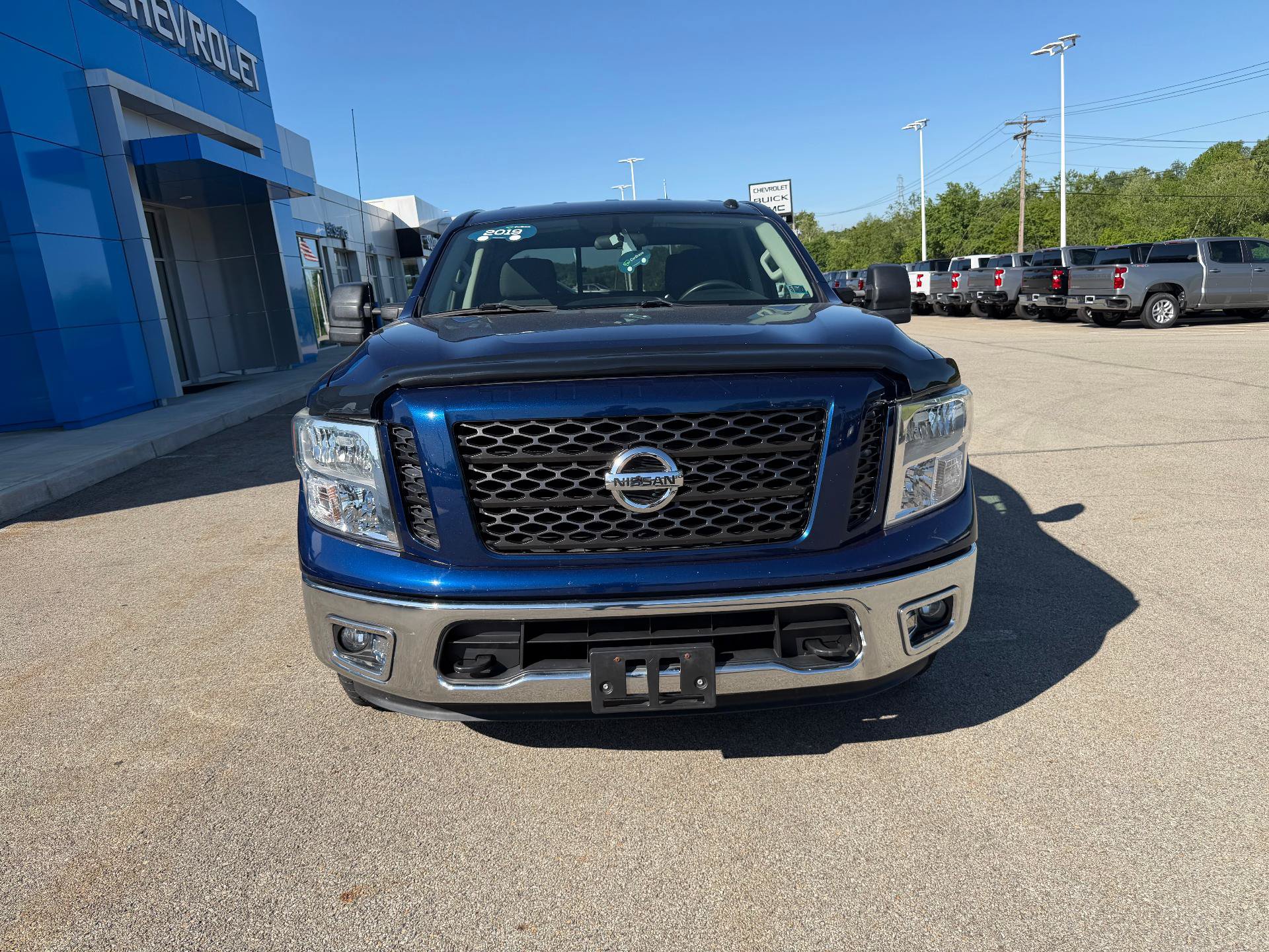 Used 2019 Nissan Titan SV AWD/4WD image 9