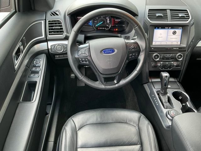 Used 2017 Ford Explorer XLT w/ Equipment Group 202A image 11