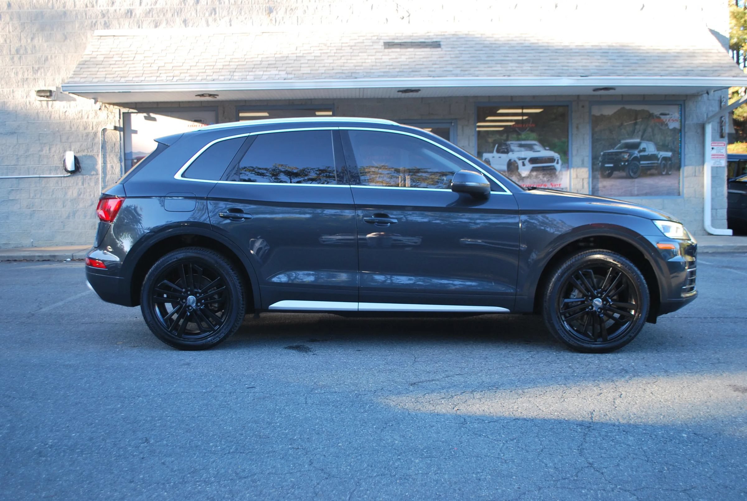 Used 2019 Audi Q5 2.0T Premium Plus w/ Premium Plus Package AWD/4WD image 25