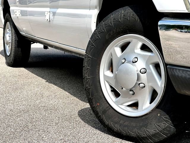 Used 2009 Ford E-350 and Econoline 350 XLT image 2