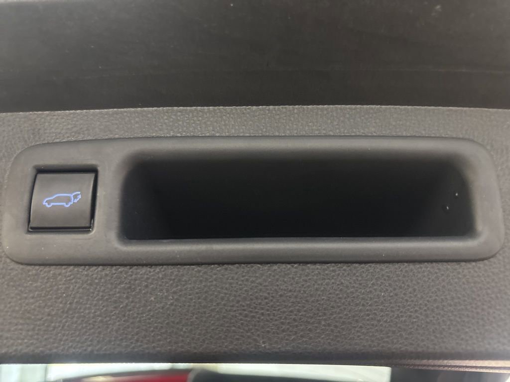 Used 2021 Toyota Highlander LE image 14