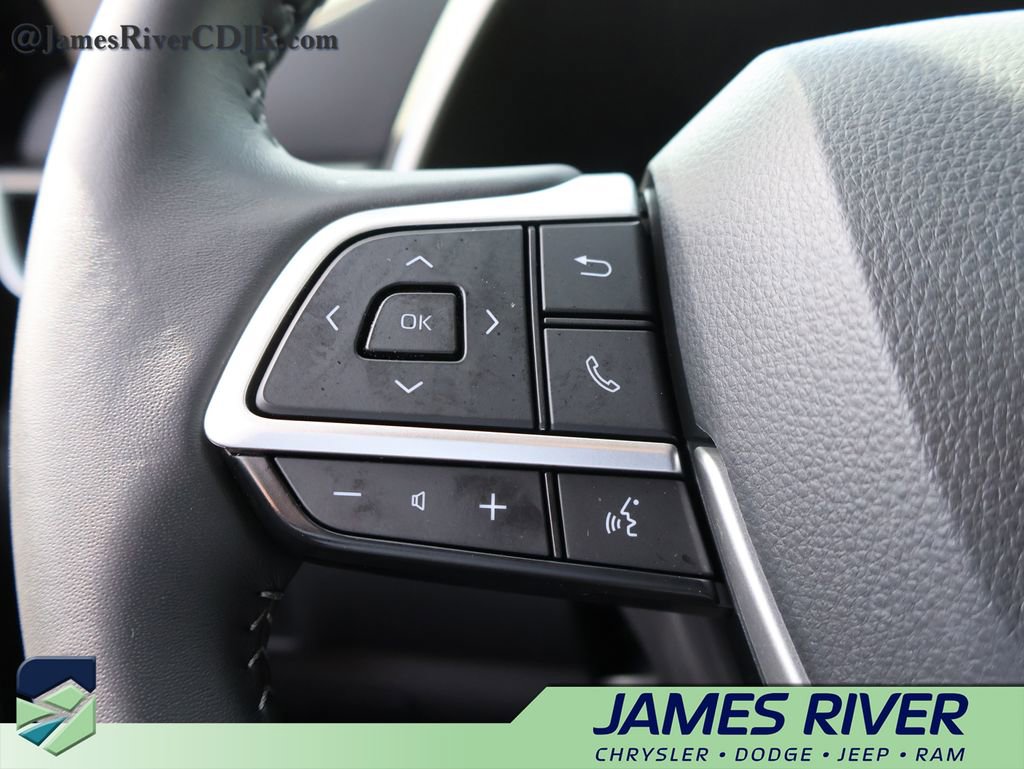 Used 2025 Toyota Highlander XLE image 28