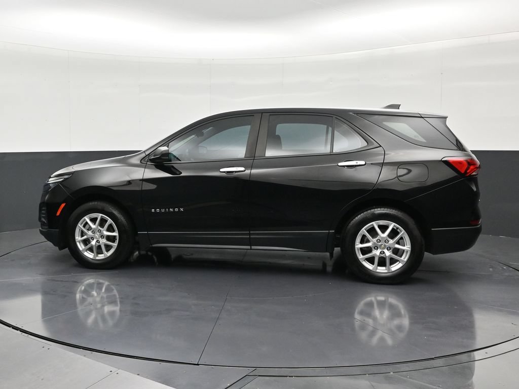 Used 2022 Chevrolet Equinox LS FWD image 2