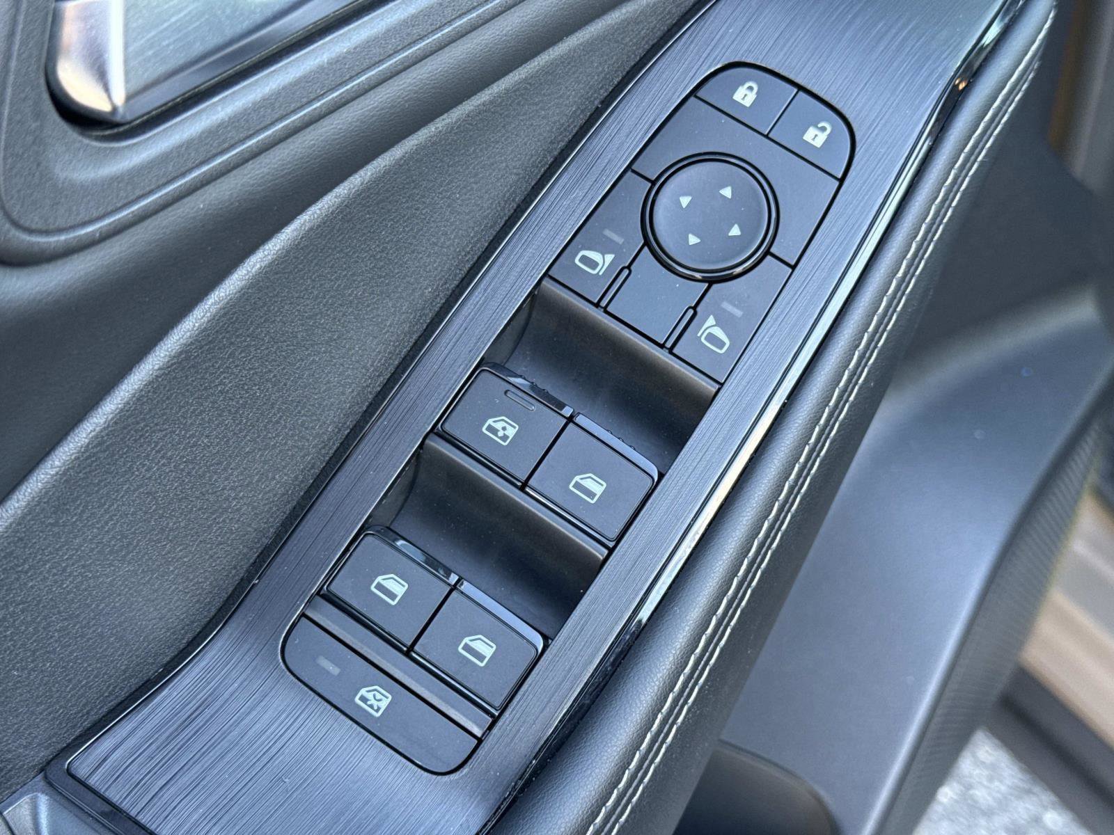 Used 2024 Nissan Rogue SV image 16