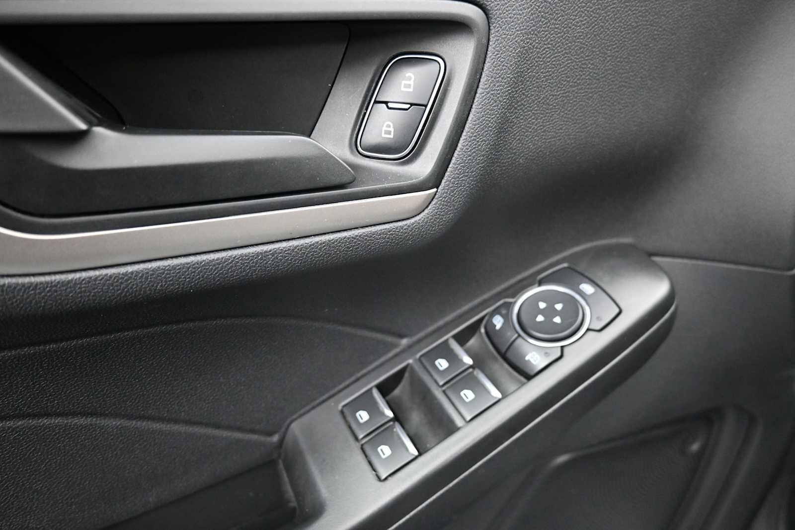 Used 2022 Ford Escape SE w/ Convenience Package FWD image 9