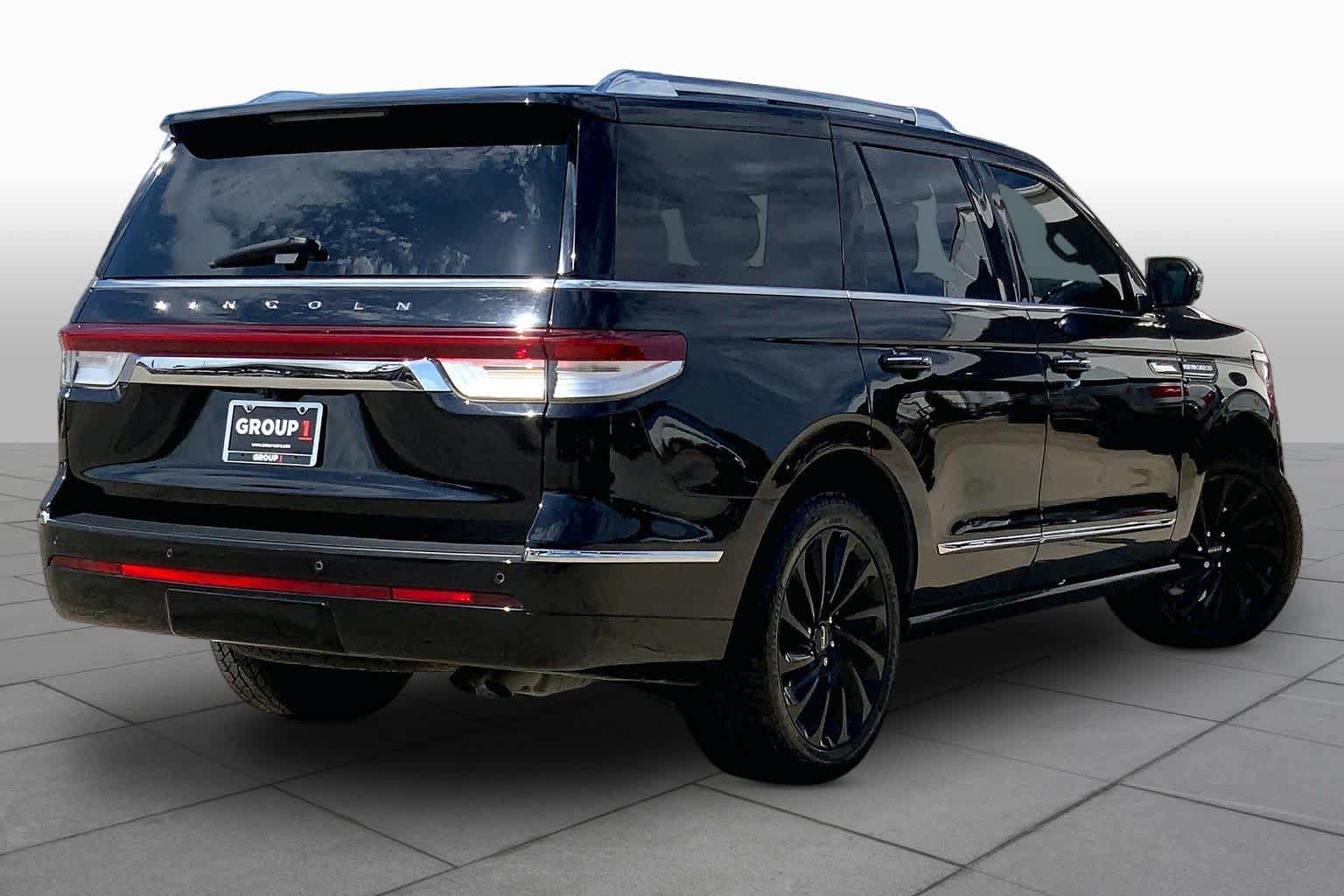 Used 2022 Lincoln Navigator Reserve AWD/4WD image 13